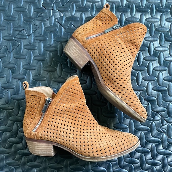 Lucky Booties - Picture 4 of 5